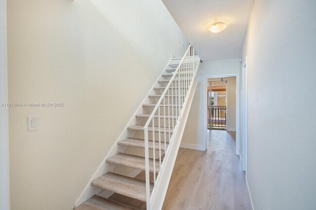 Building Photo - 9210 Fontainebleau Blvd