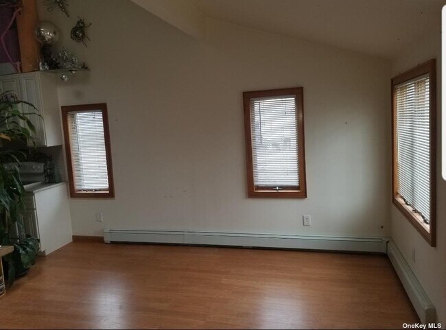 Living Room 2 - 68 West Blvd