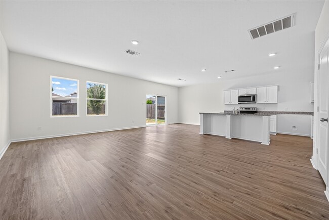 Building Photo - 654 Amesbury Rd