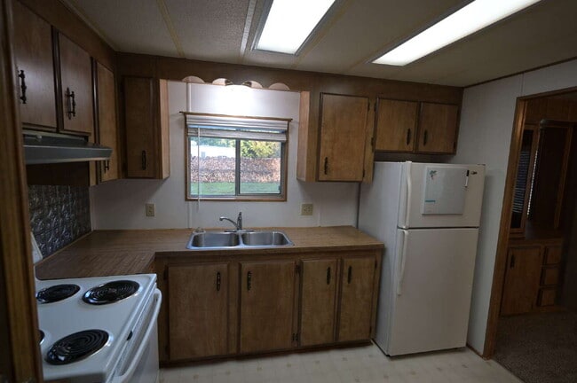 Building Photo - 2 bed 2 bath with large garage in Sequim