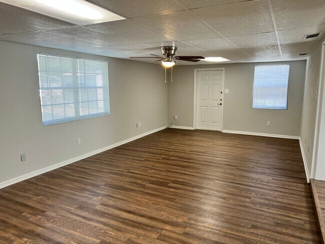 Building Photo - 4903 S 83rd St