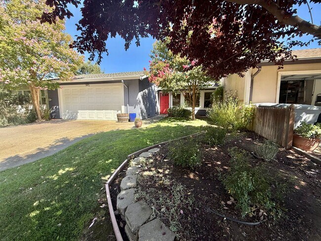 Building Photo - Furnished!! - One story gem in North Davis