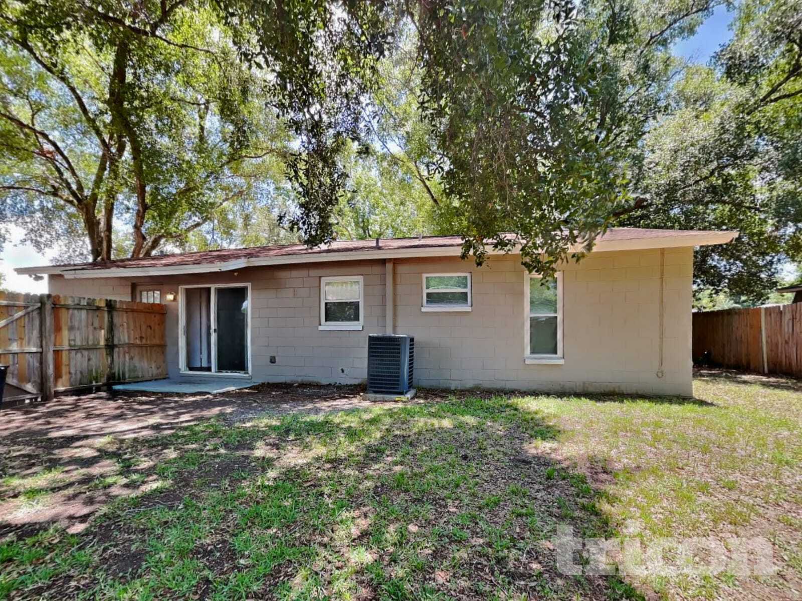 Building Photo - 702 Falkirk Ave
