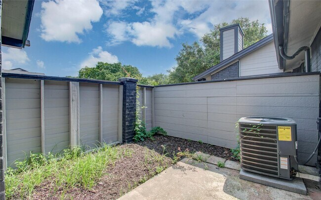 Building Photo - 810 Dunson Glen Dr