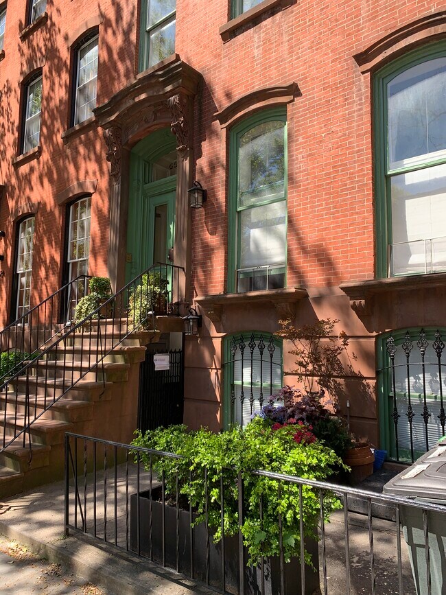 Primary Photo - 422 Clermont Ave