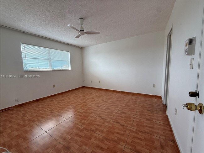 Building Photo - 8135 Sunrise Lakes Blvd