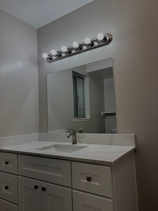 Building Photo - Charming Downtown Los Gatos – Remodeled 1 BR with Private Yard!