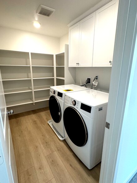 Laundry Room - 2288 Panama Dr