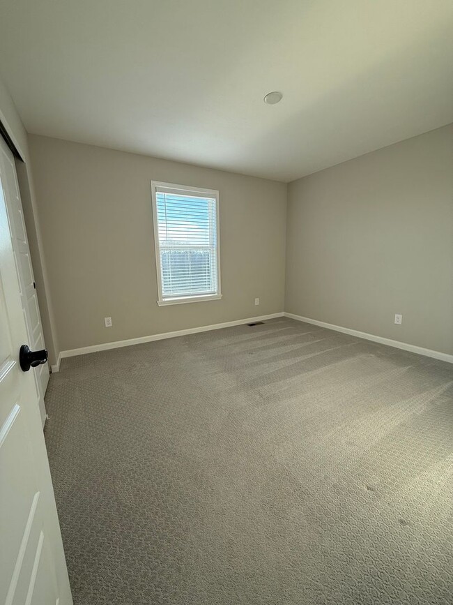 Building Photo - Silver Creek Meadows Subdivision