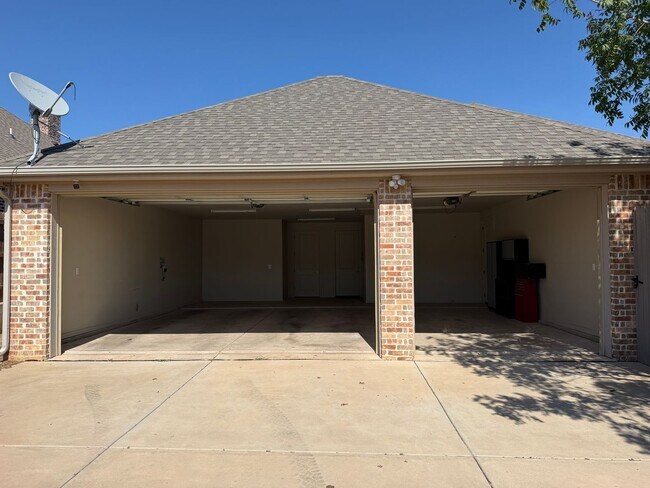 Building Photo - 6502 Isabella Dr