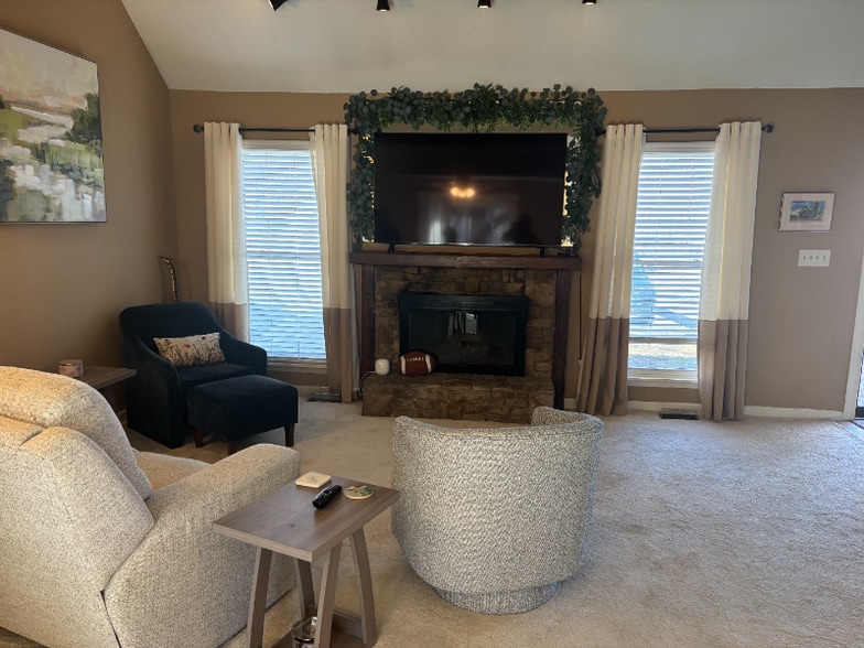 Building Photo - 10747 Oakmont St