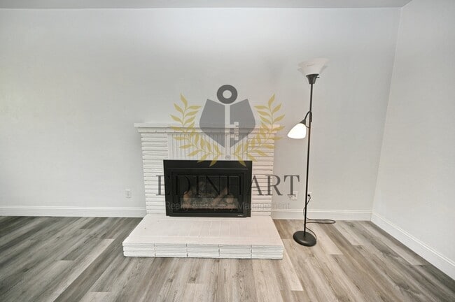 Building Photo - 5568 N Millbrook Ave