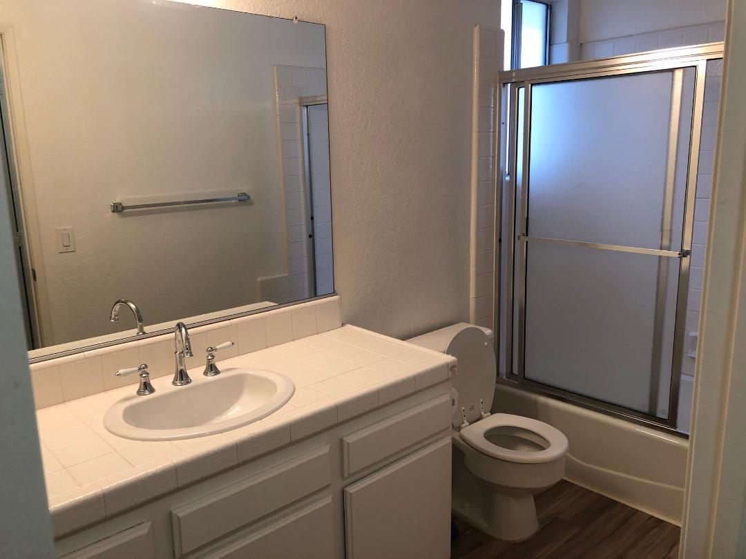 second full bathroom - 531 11th St
