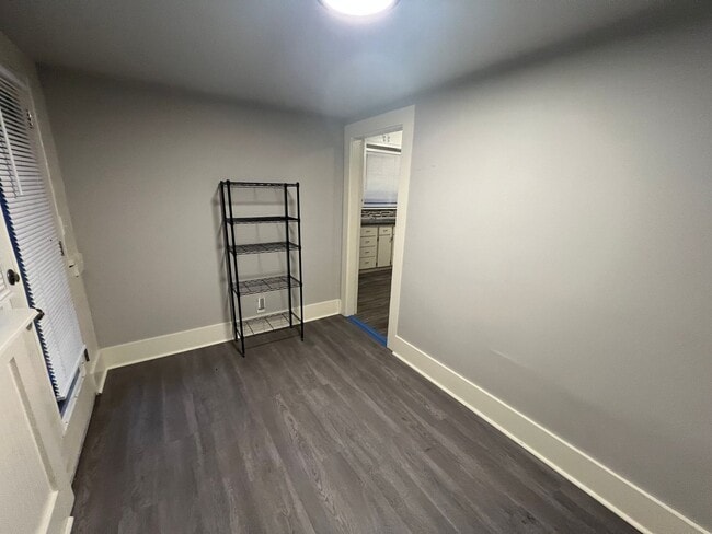 Building Photo - 305 SE Everett St