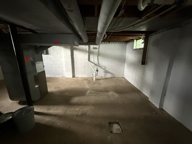 Building Photo - 182 Crystal Lake Dr