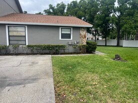 Building Photo - 10101 Lake Oak Cir