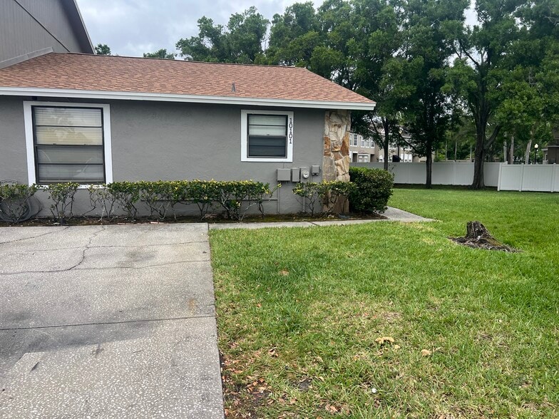 Building Photo - 10101 Lake Oak Cir