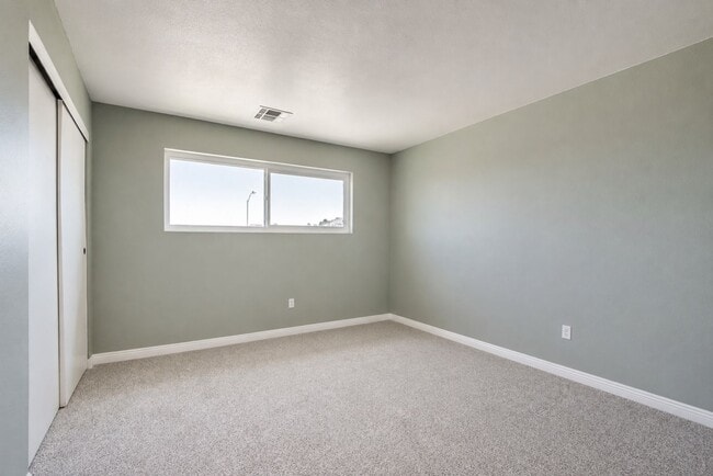 Building Photo - 130 Forest Ln