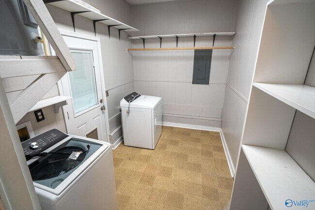 Building Photo - 912 Mountain Gap Rd SE