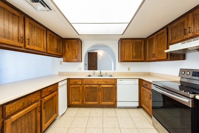 Building Photo - 514 W 37th St