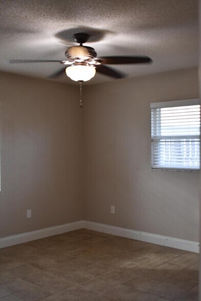 Building Photo - 826 Palama Way