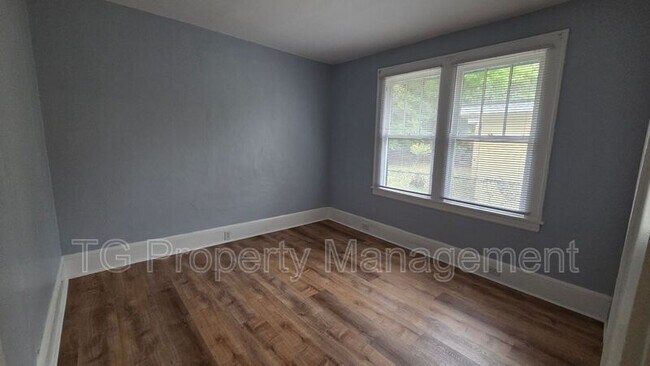 Building Photo - 1735 Brackland St