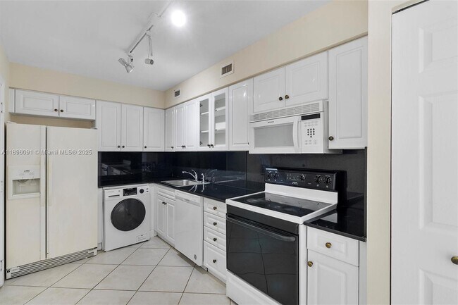 Building Photo - 6770 Indian Creek Dr