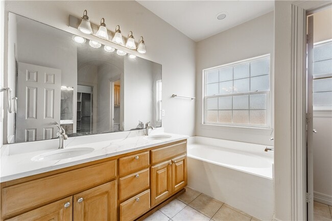 Building Photo - 4303 W Olive St