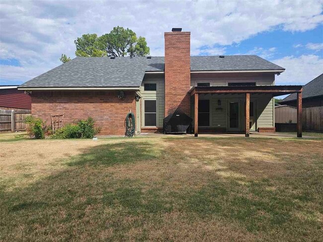 Building Photo - 2309 NE Turtle Creek Dr