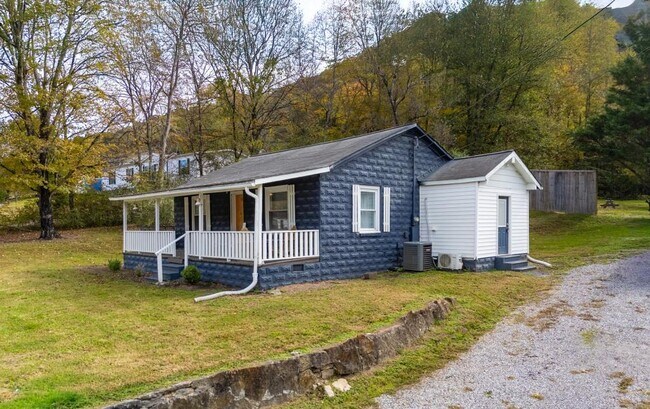 Building Photo - 614 E Brushy Valley Dr