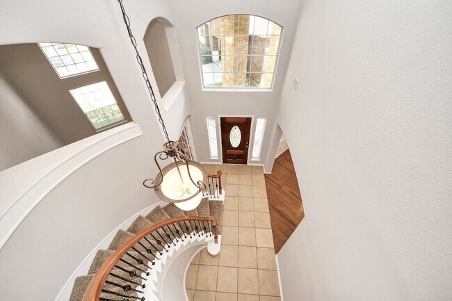 Building Photo - 4422 Roundtree Ln