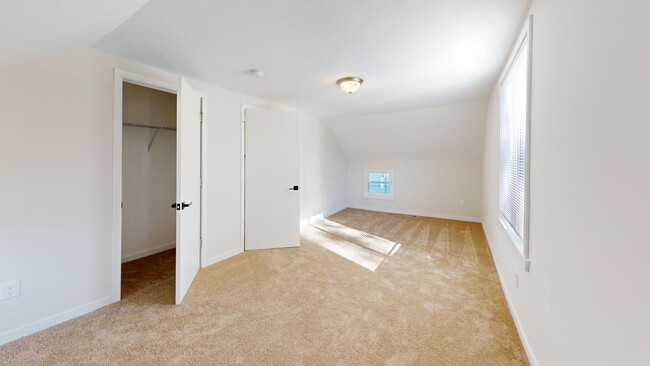 Building Photo - IMMACULATE - Clark / Fulton Area - 3 Bedro...