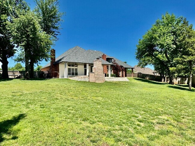 Building Photo - 2600 Sweetbriar Ct