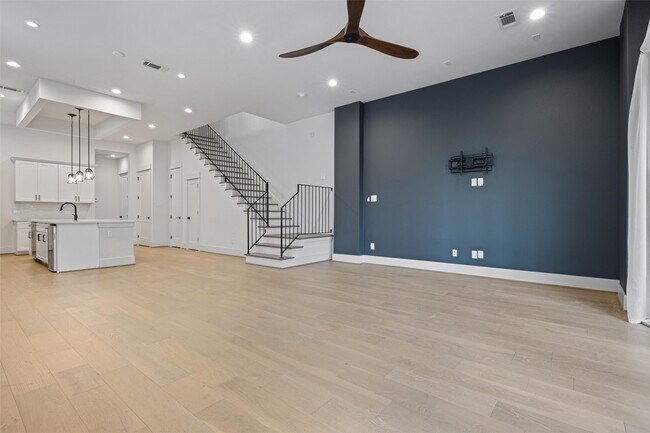 Building Photo - 1136 Adele St