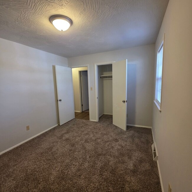 Building Photo - 3 Bedroom, 2 Bath, 2-Car Garage Home for Rent