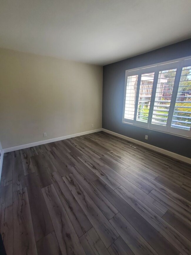 Building Photo - Easy Living @ Gorgeous 2bd/2ba in Cobblest...