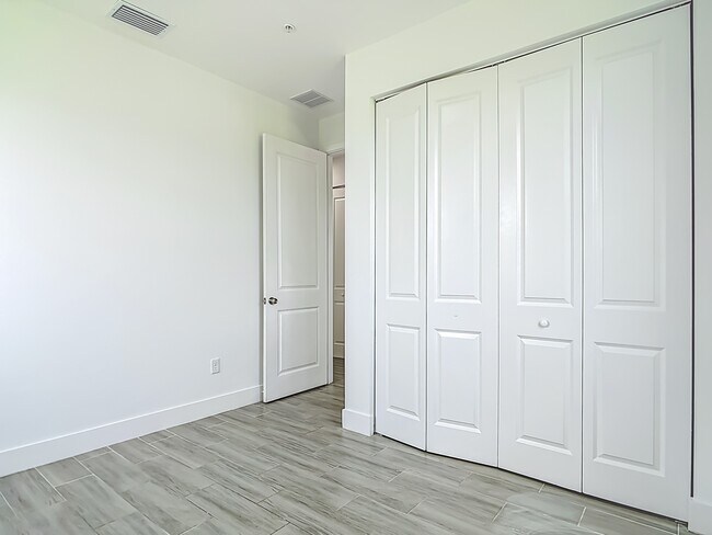 Building Photo - 260 Rotonda Blvd W