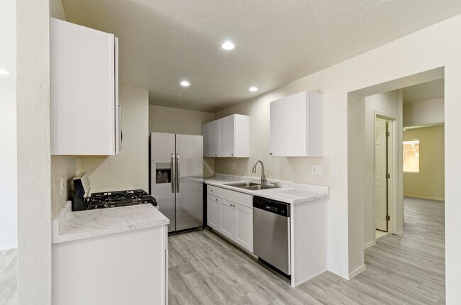 Building Photo - Centrally located - Remodeled Home