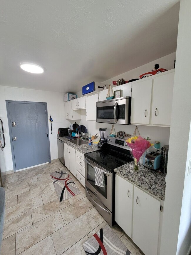 Building Photo - Studio Apartment With Granite Countertops