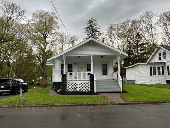 Building Photo - 3 bedroom house for rent