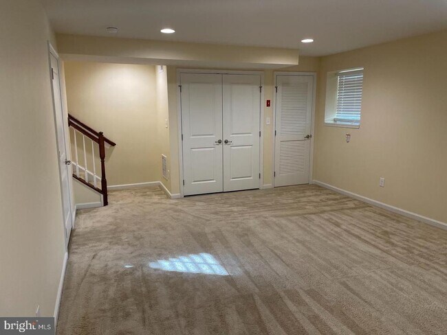 Building Photo - 1255 Madison Ln
