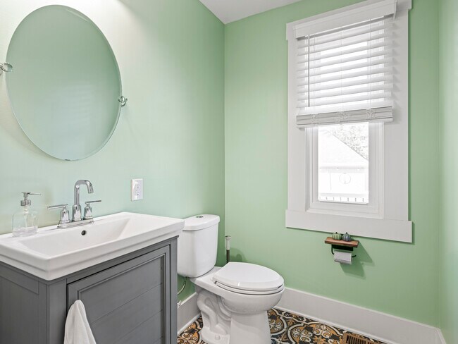 Building Photo - 622 N Hamilton Ave