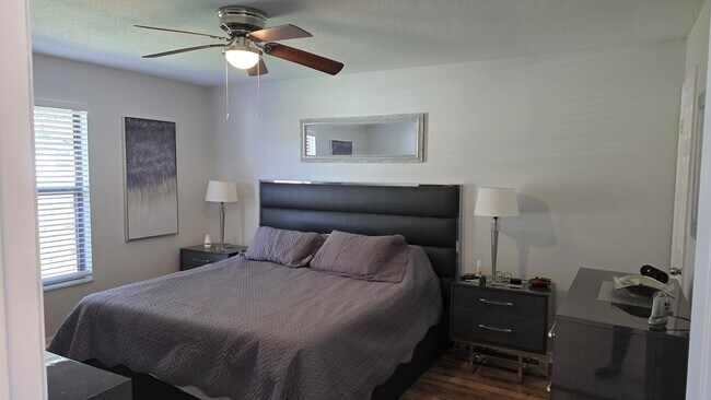 Building Photo - 670 Nobles St