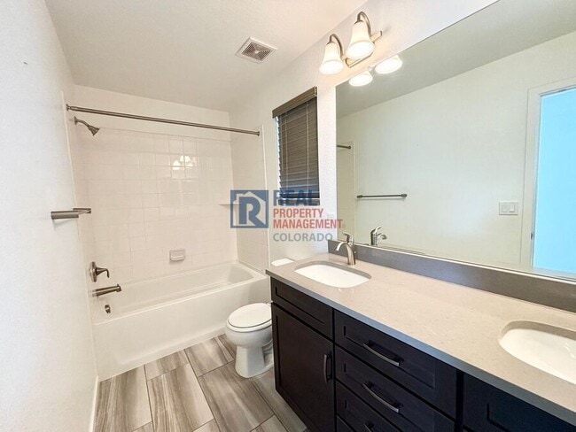 Building Photo - 14381 Mosaic Ave