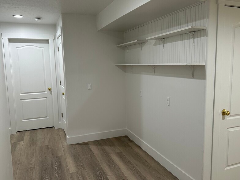 Office space - 308 Hillside Cir
