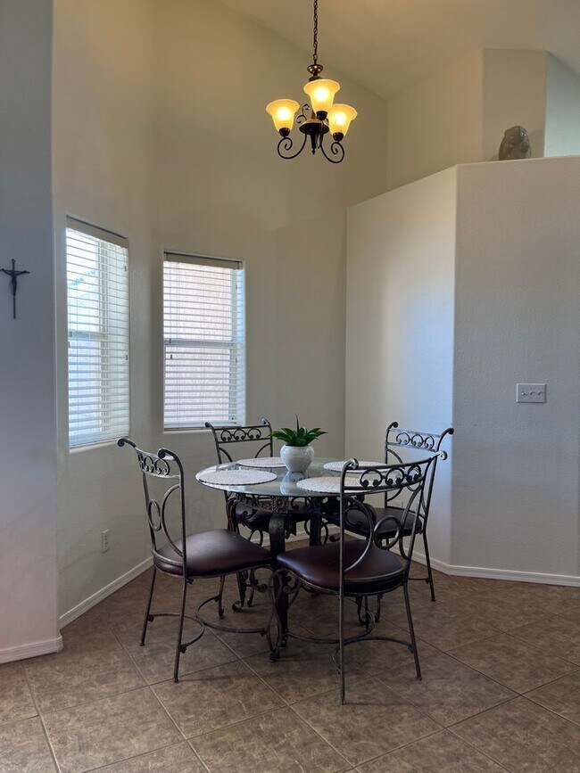 Building Photo - VACATION RENTAL -- 2 Bedroom, 2 Bath