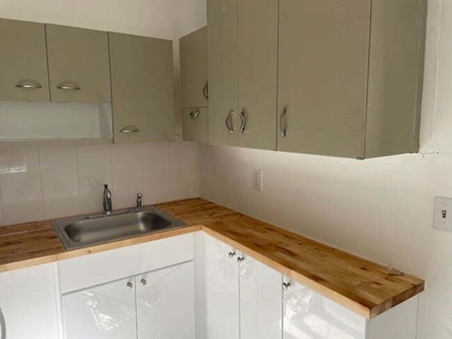 Building Photo - Woodland Park 1-Bedroom!