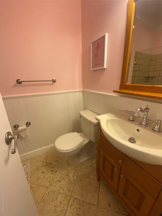 Building Photo - 100 W Broadway