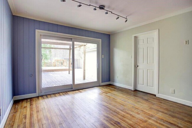 Building Photo - 4415 Merwin St