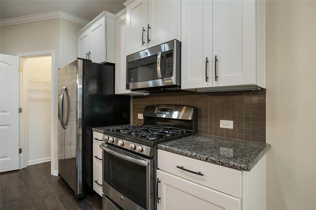 Building Photo - 13400 Briarwick Dr